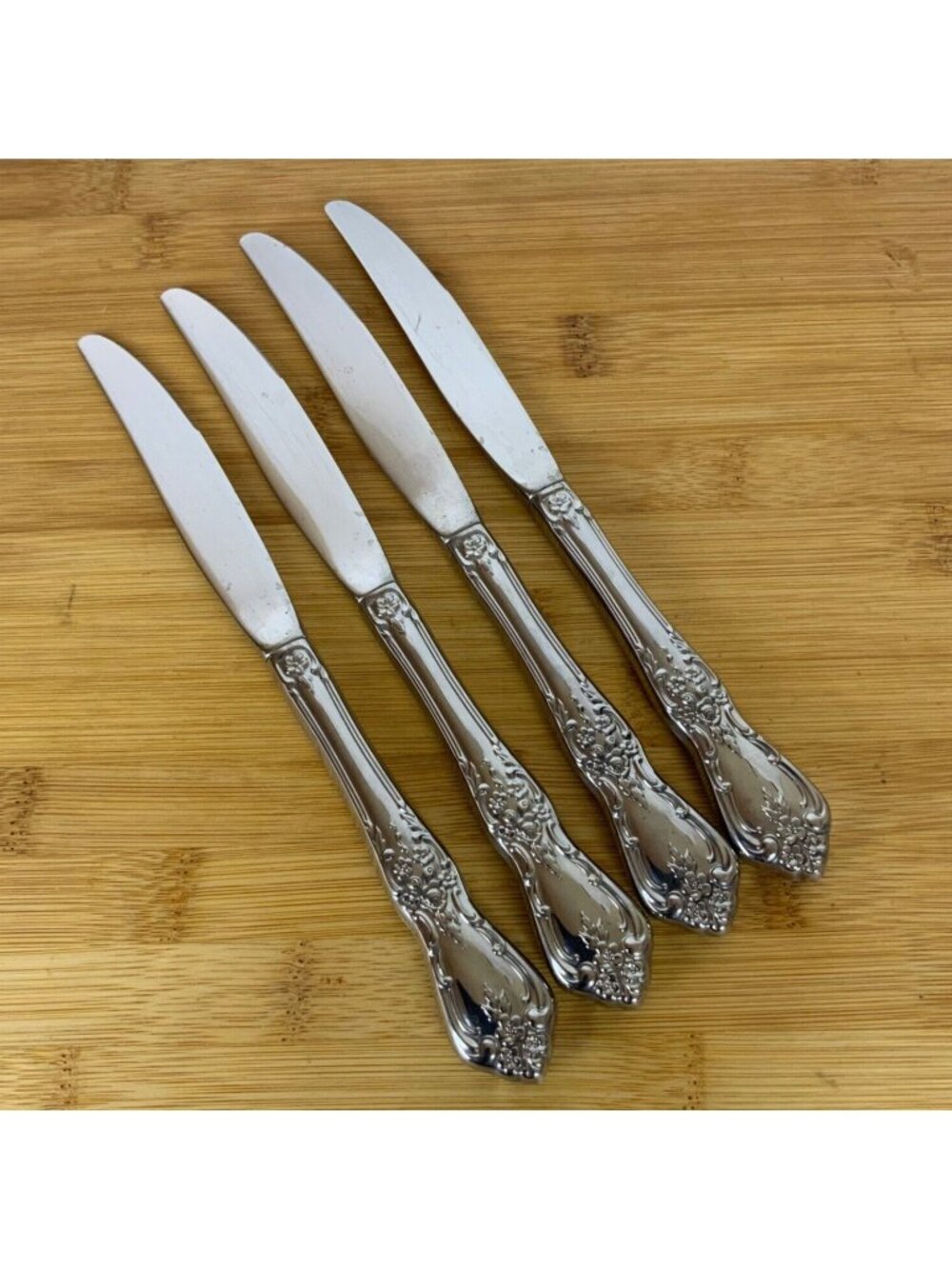 Oneida Distinction Deluxe Kennett Square 4 Dinner Knives Discontinued Flatware